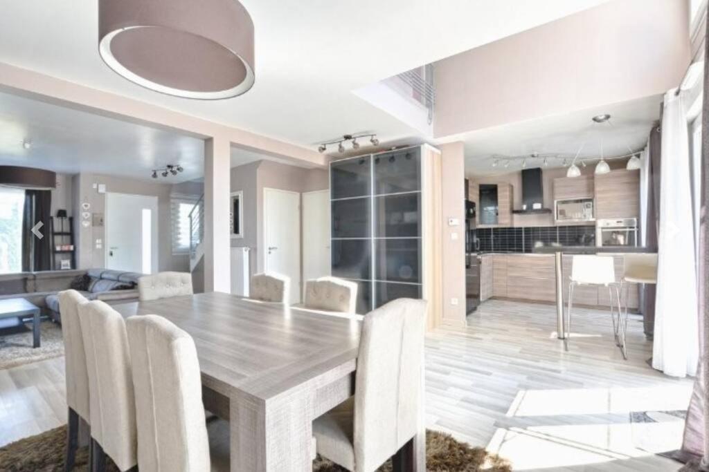 Maison 120 M² A Vigy Buitenkant foto